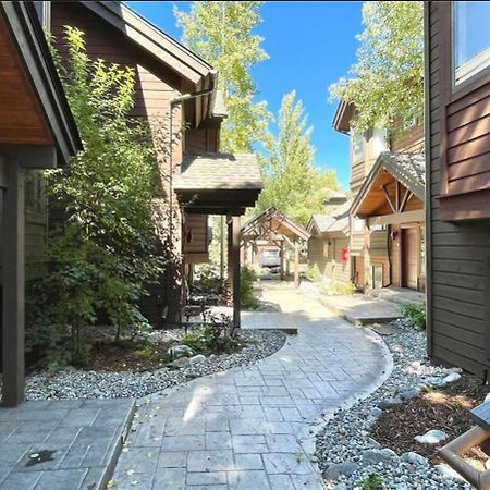 Luxury Modern Townhome Steps To Ski Lifts And Downtown With Nature At Your Patio Breckenridge Bagian luar foto