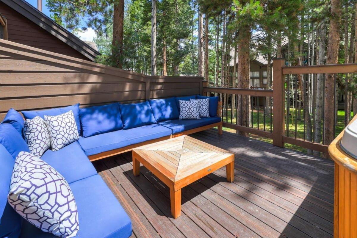 Luxury Modern Townhome Steps To Ski Lifts And Downtown With Nature At Your Patio Breckenridge Bagian luar foto