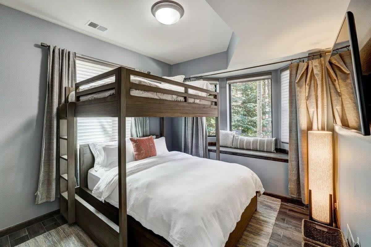 Luxury Modern Townhome Steps To Ski Lifts And Downtown With Nature At Your Patio Breckenridge Bagian luar foto
