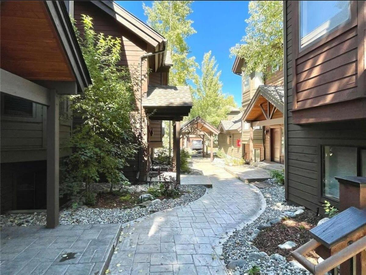 Luxury Modern Townhome Steps To Ski Lifts And Downtown With Nature At Your Patio Breckenridge Bagian luar foto