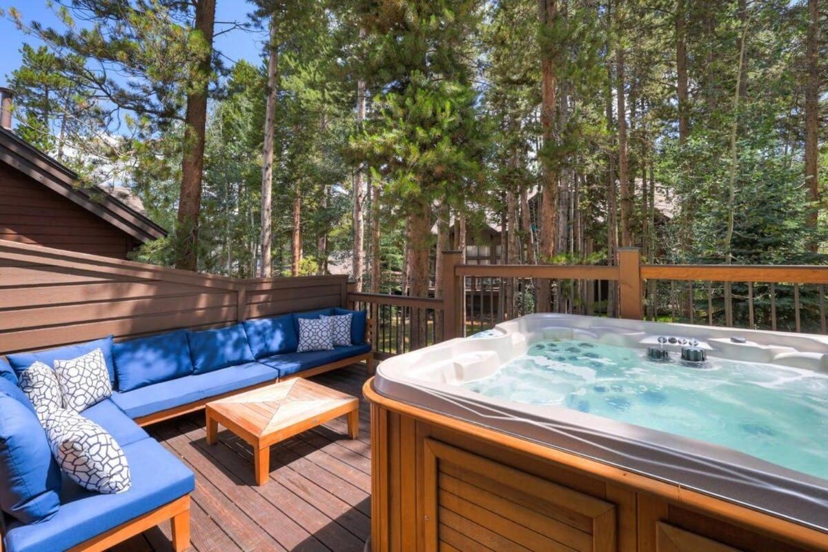 Luxury Modern Townhome Steps To Ski Lifts And Downtown With Nature At Your Patio Breckenridge Bagian luar foto